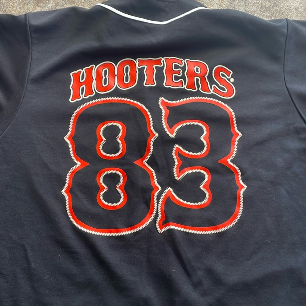 Vintage Hooters  baseball jersey 83 the year Hooters was established XL